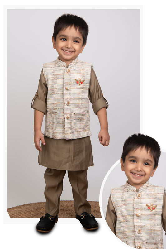 Charming Ethnic Kurta Jacket Set with Insect Embroidery for Boys