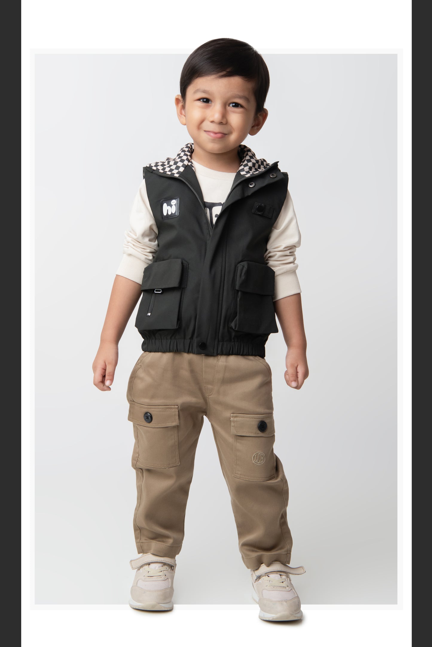 Blended Woven Technical Hooded Jacket Gilet with Utility Multi Pockets and Full Sleeves Tshirt and Trousers - Green